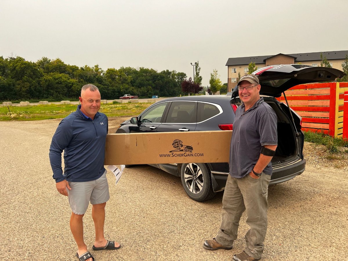 Our #TradeShowWarriors made a pit stop in #VirdenMB! Hand delivering a <a href="/ScherGain/">ScherGain</a> Drop Pan System to Rob Plett, to help him check for losses and dial in his <a href="/JohnDeere/">John Deere USA</a> 9870 combine. 🚜 #harvest23 #grainloss #solvingproblems #droppansystem #plant24