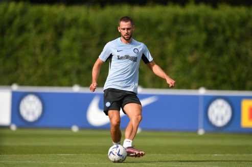 Inter ile 2 yıllık yeni sözleşme imzalayan Stefan De Vrij, takıma katıldı.