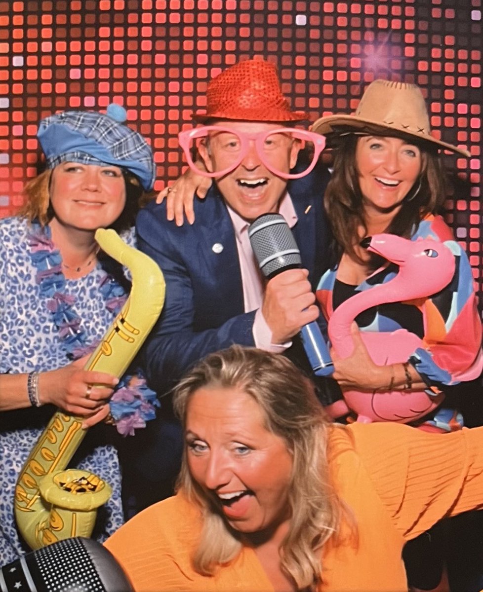 JamesHope_Gill's tweet photo. Such a privilege and so humbling to be a judge for the @SheffChildrens awards. Fantastic night, celebrating some amazing people who are making a phenomenal difference. Thank you so much. https://t.co/INkcEGjKEK