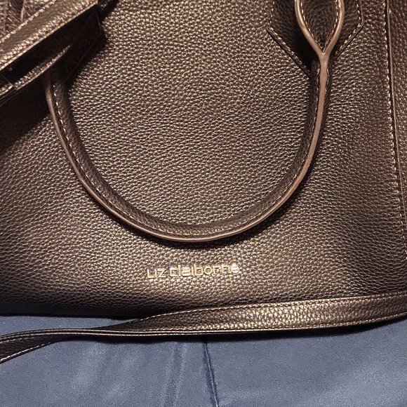 ShellCurvy's tweet photo. So good I had to share! Check out all the items I'm loving on @Poshmarkapp #poshmark #fashion #style #shopmycloset #altardstate #peloton #lizclaiborne: https://t.co/QmgKUd6yxU https://t.co/dRnUiLPHwt