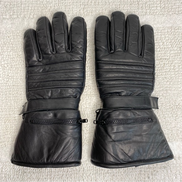 MyMomsBasement's tweet photo. So good I had to share! Check out all the items I'm loving on @Poshmarkapp from @triniskies #poshmark #fashion #style #shopmycloset #wilsonsleather #joerocket #levis: https://t.co/nvMLLpEumK https://t.co/Q0XexSxr3O
