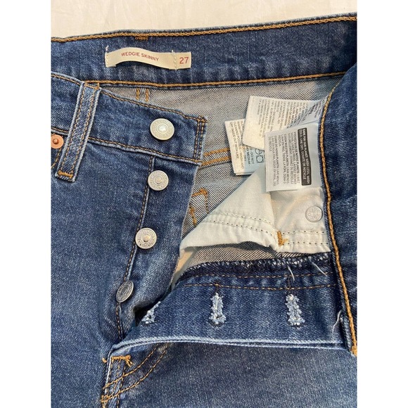 MyMomsBasement's tweet photo. So good I had to share! Check out all the items I'm loving on @Poshmarkapp from @triniskies #poshmark #fashion #style #shopmycloset #wilsonsleather #joerocket #levis: https://t.co/nvMLLpEumK https://t.co/Q0XexSxr3O