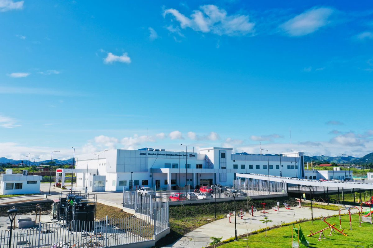 MIT_Ecuador's tweet photo. #Manabí | El ministro @CesarRohon recorrió el hospital básico de #Pedernales que está próximo a entregarse y equiparse. 🏥

Constató cómo está la infraestructura que contará con 30 camas y beneficiará a 385.163 habitantes de este cantón manabita.

#NuestroTrabajoContinúa https://t.co/Ijp0C2K4BJ