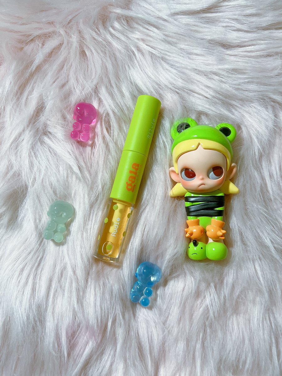 Reviewdeever's tweet image. ซื้อเพราะแพ็คเกจ ไอเลิฟสีเขียว💚แต่ดีเฉย สีเบอร์2ชมพูติดส้มนิดๆ ส่วนตัวชอบด้านph blush oil คือสีออกชมพูพีชๆน่ารักทาแล้วดูธรรมชาติ แถมยังติดทนอีก ปังนะ ในแบงค์ร้อย2ใบมีทอน #ลิปสติก #ใช้จริงรีวิวจริง #gala 
📍 s.lazada.co.th/s.9WbtE?cc