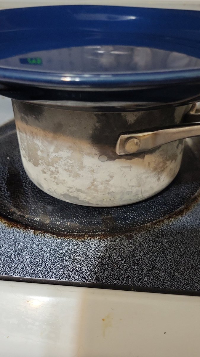 Timothayyyy's tweet photo. Cooking me some rice 🤙🏻 https://t.co/N9eJgSKWK7