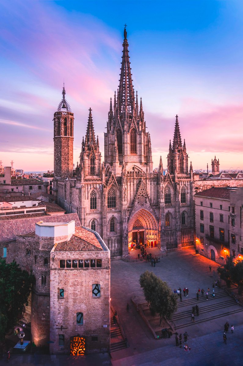 The great Gothic cathedrals remind us what is possible when we reach for the heavens through architecture.

These are the 15 finest examples in Europe 🧵