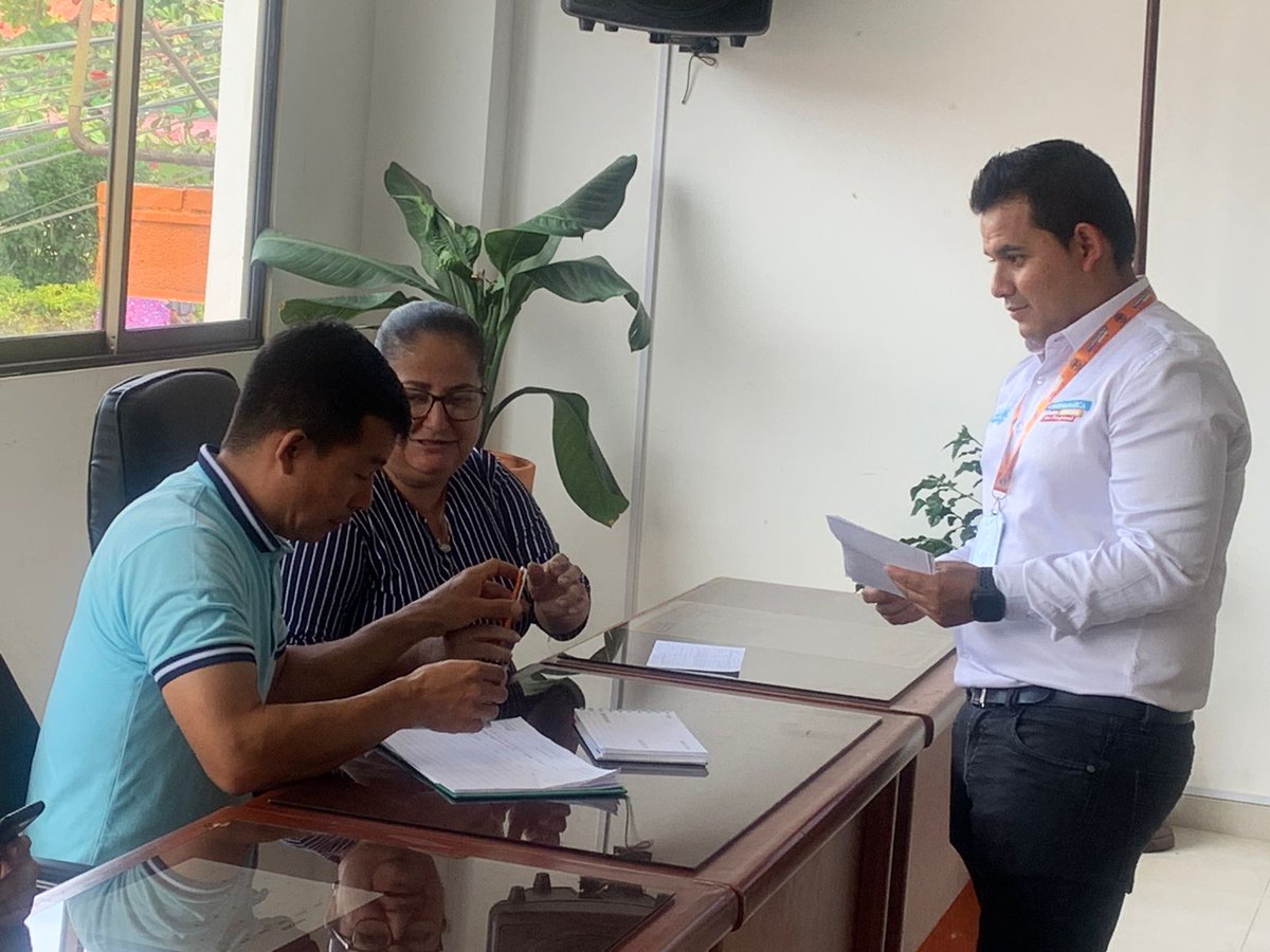 SecGobCundi's tweet photo. En #Hilo
En el municipio de San Juan de Rioseco, capacitamos y actualizamos conceptos de la ley 1801 del 2016 Código de Seguridad y Convivencia Ciudadana para Personeros, inspectores y funcionarios.
#Eira #Piscc #CulturaCiudadana https://t.co/HzSCazs0QL