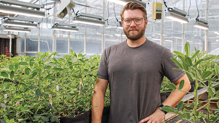 A new era in peanut breeding. <a href="/PeanutGrower/">Peanut Grower</a>  North Carolina State University peanut scientists are using modern genetic techniques to bring cultivars with improved genetics to the market more quickly and efficiently.  #sustainability 
peanutgrower.com/feature/a-new-…