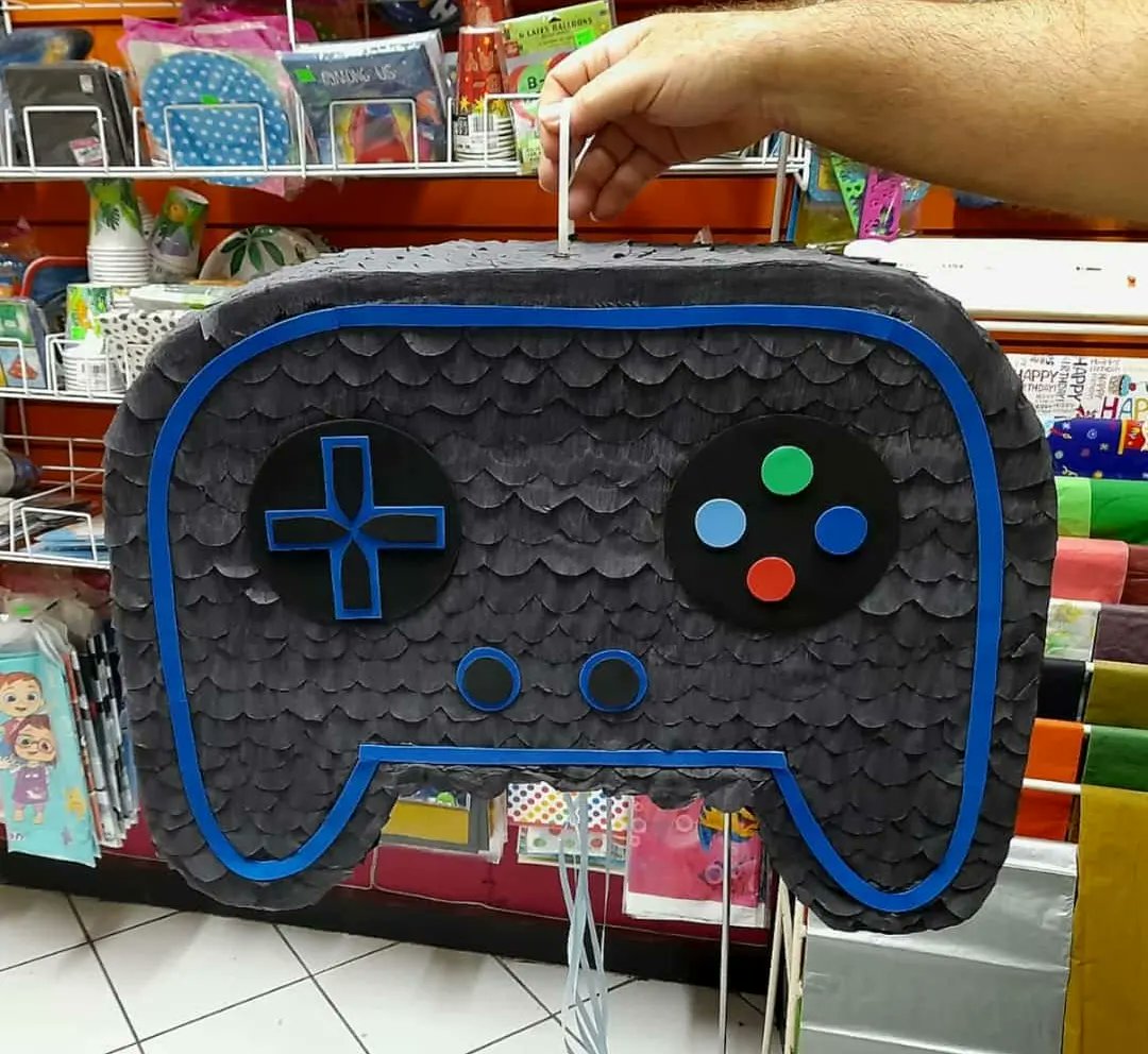 _itsapartyja's tweet image. Breaking barriers and spreading joy, one swing at a time! 🌟🎉 #PinataPower #itsapartyja #jamaicapartycompany