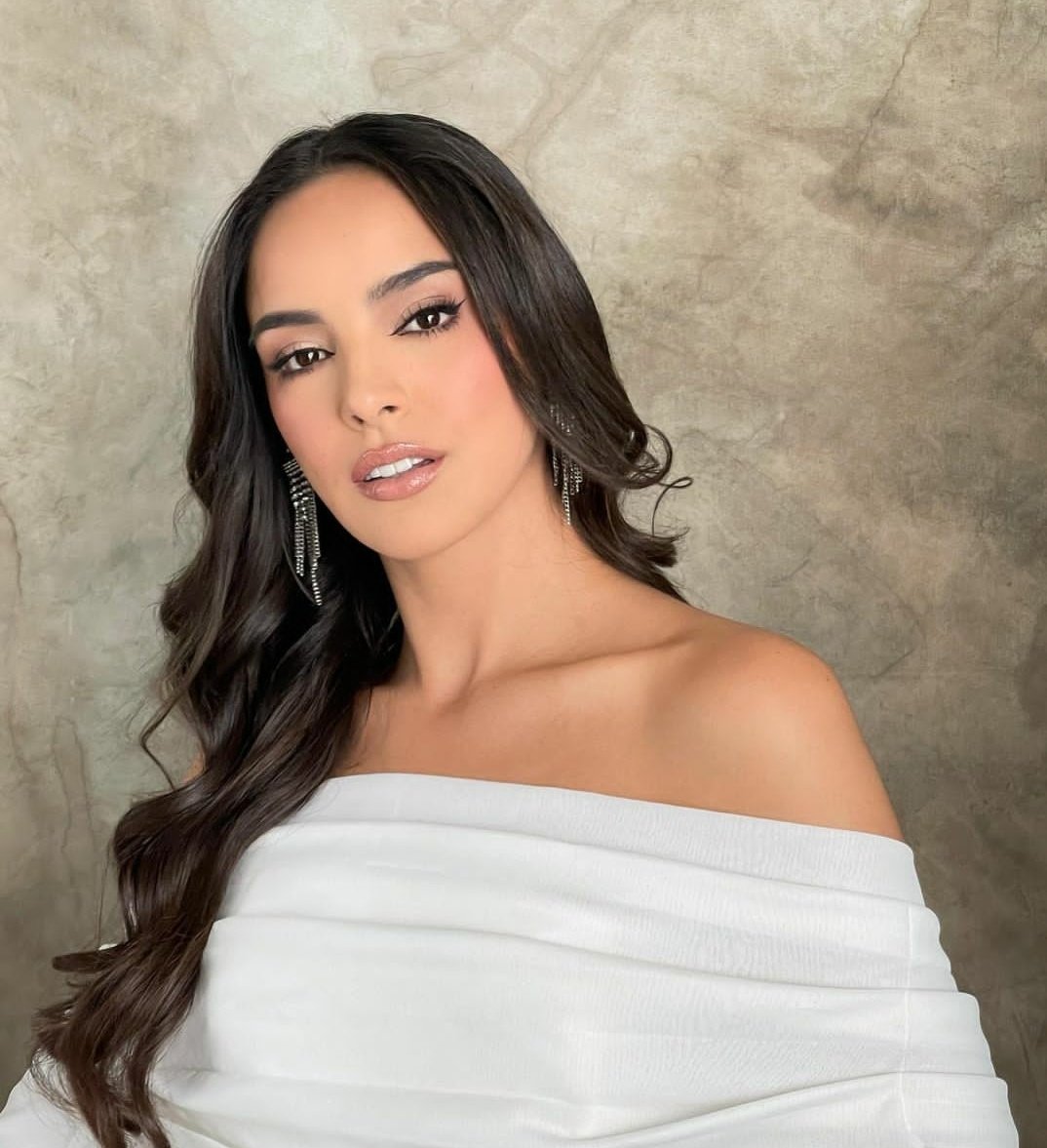 cuidado_obra's tweet photo. Pasaron al top 5 las más nerviosas, las más despistadas y las que menos proyectan. En fin.

Nada que reclamar a Valeria. Lo hizo increíble. Ellos la perdieron. #MissSupranational2023 https://t.co/yrW9wb4ZUE