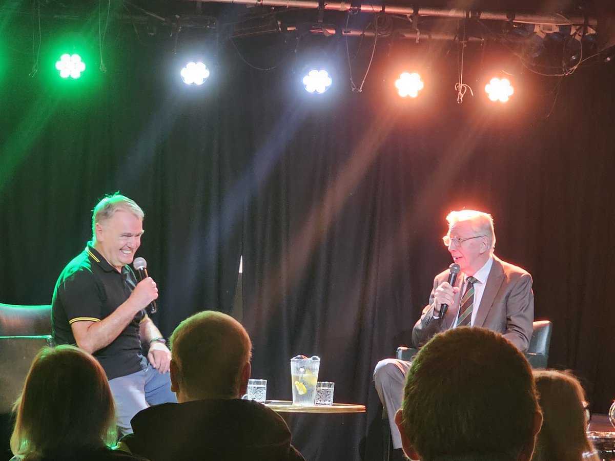 An brilliant night at @GracesSportsBar with An Evening with Jim Craig interviewed by @MattMcGlone9
#LisbonLion #JimCraig #Cairney #GracesIrishBar #AlternativeView #Celtic