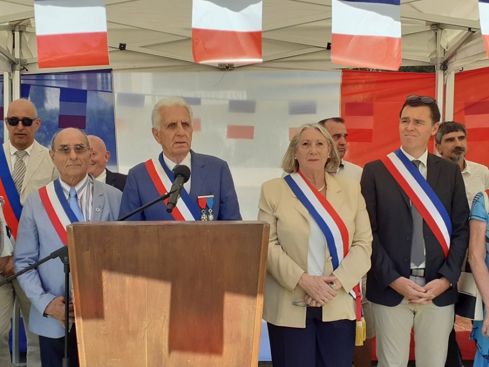 JoelleMelinRN's tweet photo. À #Carnoux devant le monument de nos morts d’Afrique du Nord : un moment toujours aussi chargé d’émotion @RNational_off https://t.co/Lx9j9Rom3i