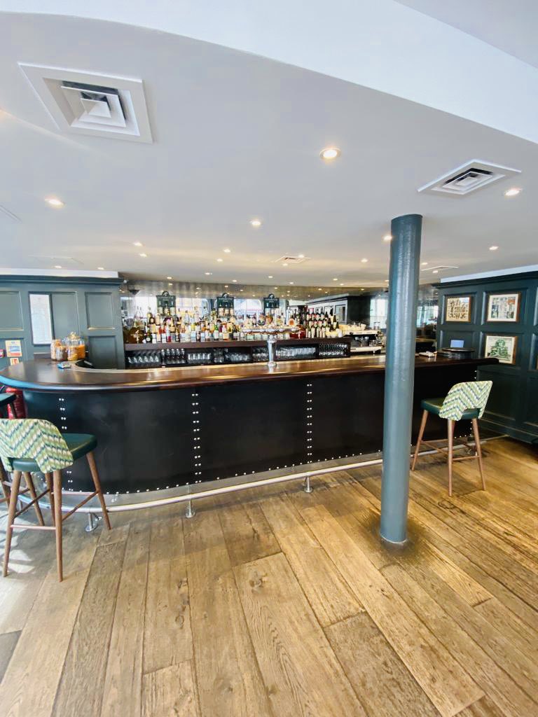 DecoratorsCmc's tweet photo. Fine work in London recently 

Well done team using @DuluxTrade https://t.co/HohPQDQfpP