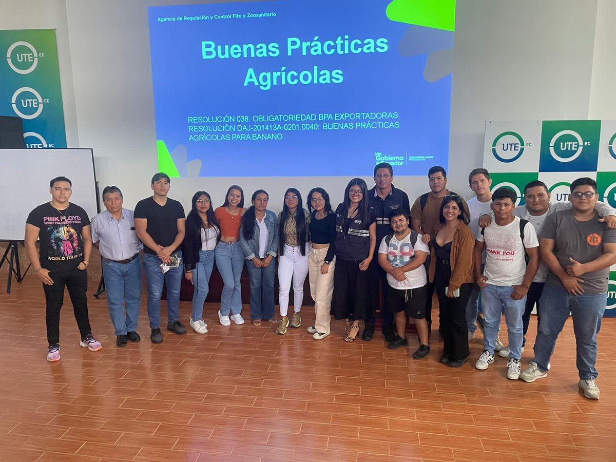 AgrocalidadZ4's tweet photo. #SantoDomingo l Capacitamos a estudiantes y docentes de @UTEoficial en temas de resolución 038 Obligatoridad de BPA exportación, y la Resolución 040 BPA en cultivo de banano y enfermedades que afectan al cultivo. 
#AgrocalidadCapacita https://t.co/PNMEsubUyh