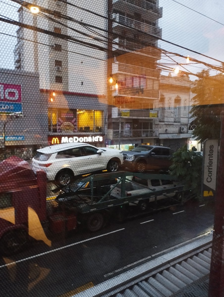 MotorData_Arg's tweet image. Ayer pudimos ver un camión mosquito con las últimas 3 novedades de #Ford. 
#Territory, #Maverick Híbrida, y atrás se asoma una nueva #Ranger.
Dos minutos después, otra Territory, esta vez andando. 
Es inminente el éxito que está teniendo, cada vez se ven más en las calles.