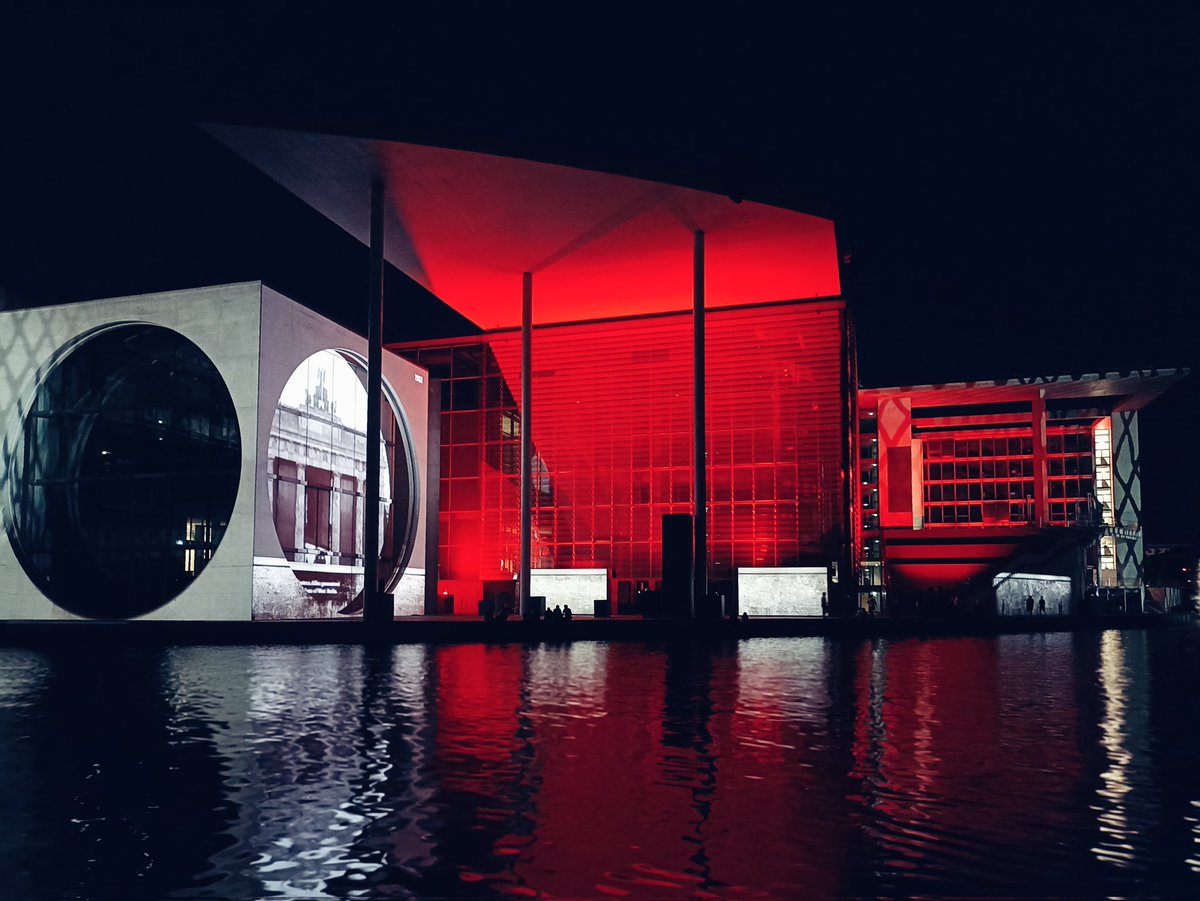 bu__ran's tweet photo. Fridays.
Second take. https://t.co/ZM7Nt6tjGh