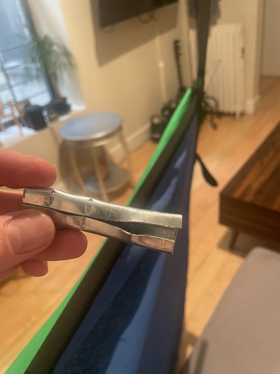 NolenEdwards's tweet image. Is this #emart #emartgreenscreen fixable? Or worth trying to fix?