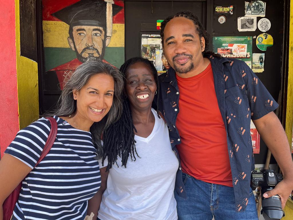 endzoftheearth's tweet photo. On to 3rd installment of #windrushportraits collab b/w @kgncreative @JHansardGallery. The artists #Maryaevans & #MichaelElliot are now in 🇯🇲 #partnership #publicart Mote to come! https://t.co/PLddLhkAyb