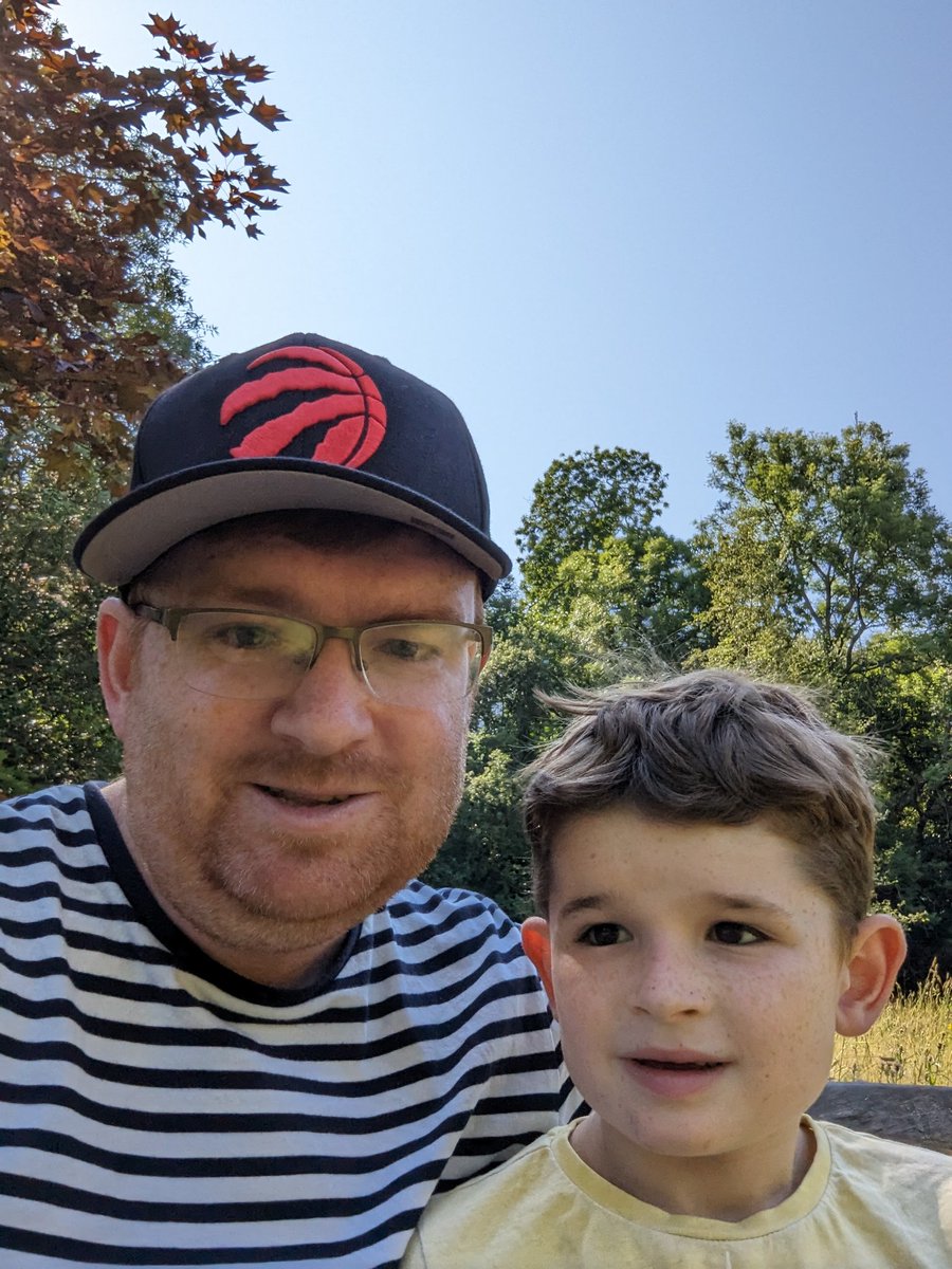 iainmillar18's tweet image. At weekends I somehow look even worse. He knows it too