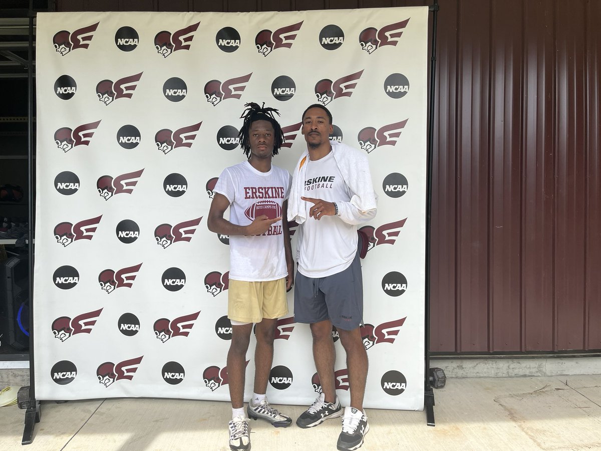 justicelomax11's tweet photo. AFTER A GREAT CAMP @FleetFB AND CONVERSATION WITH COACHES @shapboyd @CoachDHop_24 I AM BLESSED TO RECEIVE MY FIRST OFFER 🙏🏽 FROM ERSKINE @Dodsons0611 @WebbGem2 @CoachTBryant1 @wshornets https://t.co/5hRcbTrz7g