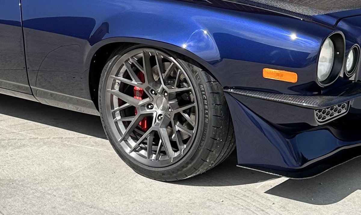 ForgelineWheels's tweet photo. Classic hot rod, modern spin. Bob’s #protouring #chevy #camaro by #smittyscustomauto sets a new standard on #forgeline #NW104! https://t.co/kwsm9vol0C https://t.co/q0kPx8XFBK