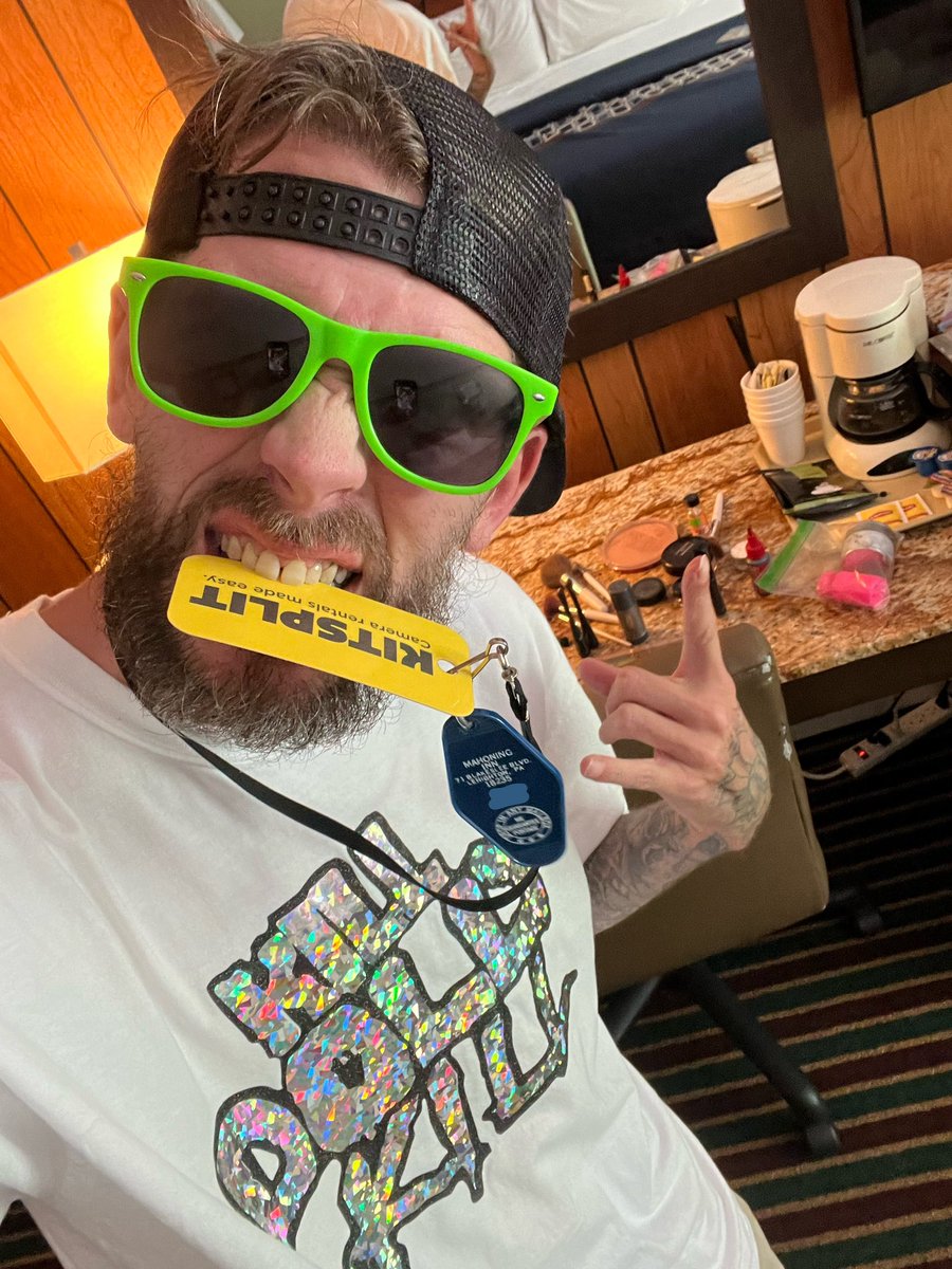 80sbabyTru's tweet photo. Greetings from #TROMAVILLE Pa. @MahoningDIT @DonnaSlashXO #killdollykill https://t.co/8AXS82d59O