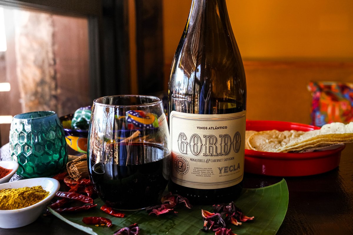 Drinks are served 👏 2017 Gordo, Cabernet  Sauvignon/Monastreal|Yecla, Spain