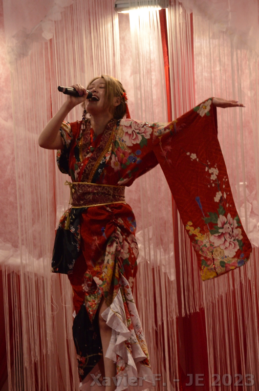 FxMacCobra's tweet photo. Repart pour la scène Ichigo. En chemin, j'assiste à une partie de du concert de @aia_69 sur l'espace WABI-SABI. Magnifique. Hâte de la voir dimanche sur Ichigo⤵️ https://t.co/CK0LrVSnH2