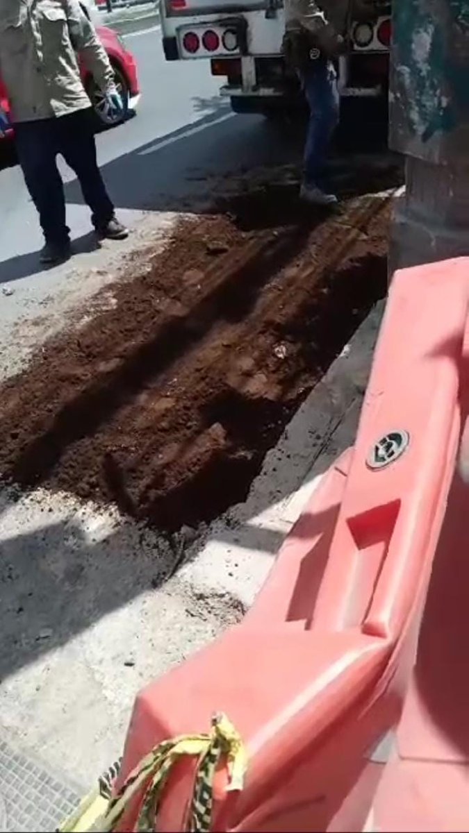 SEGIAGUA's tweet photo. #SACMEX Informa📢En relación a la reparación de una #fuga de agua reportada en 📍el cruce de Av. Observatorio y calle Cáñamo, Col. Belem de las Flores, @AlcaldiaAO.👇 https://t.co/JfzSsx9pMp