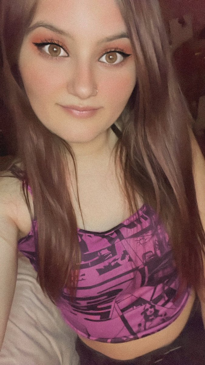 cwtchbright's tweet image. [#BLEE_RAID] 

Are you a Pokémon? Because I wanna Peak-at-you 😝🩷

[#BleeSelcaDay] 
[ #크리스 #CHRIS #BLITZERS #블리처스]