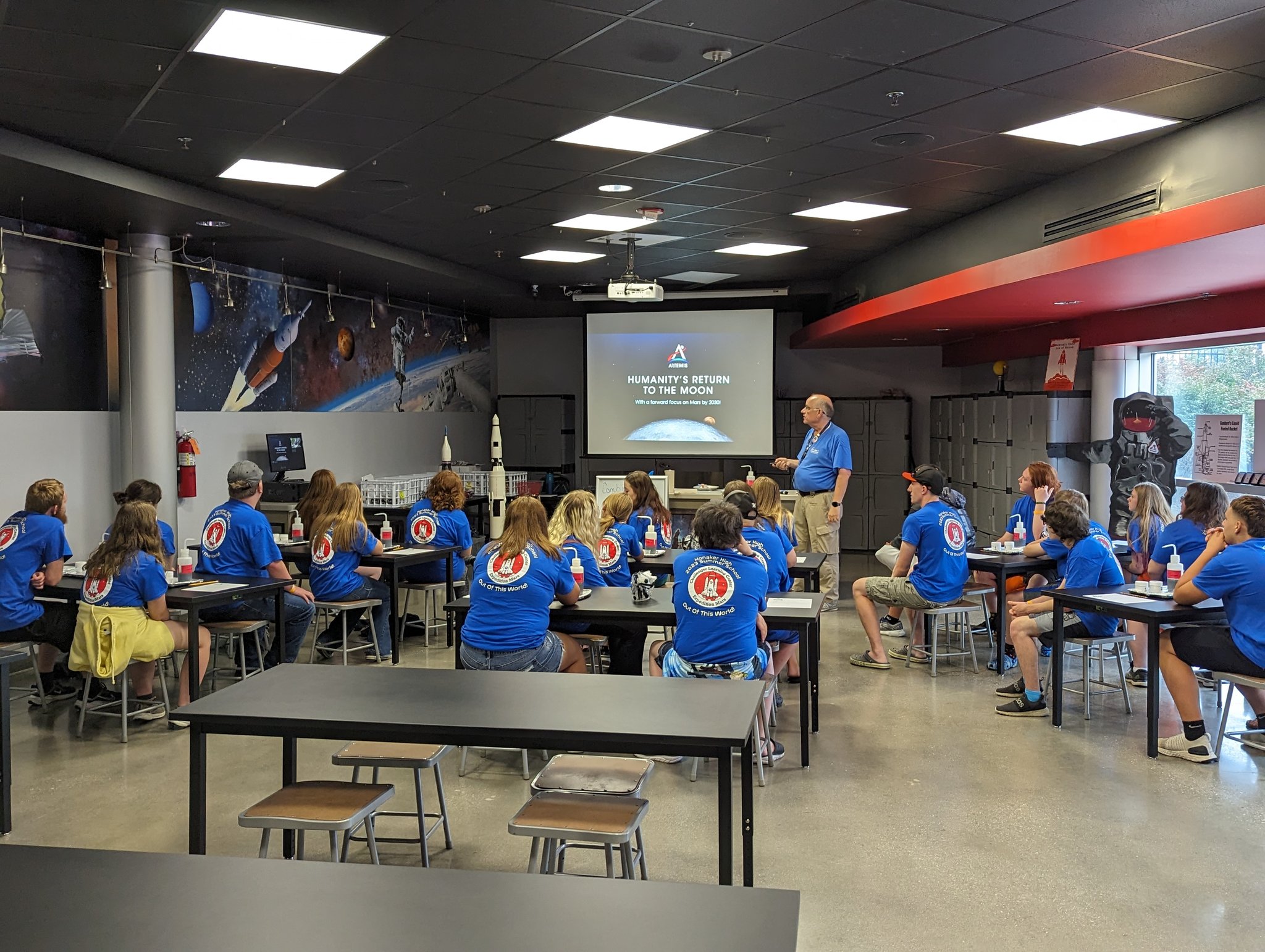 𝙷𝚘𝚗𝚊𝚔𝚎𝚛 𝙷𝚒𝚐𝚑 𝚂𝚌𝚑𝚘𝚘𝚕 (HonakerTigers) / Twitter