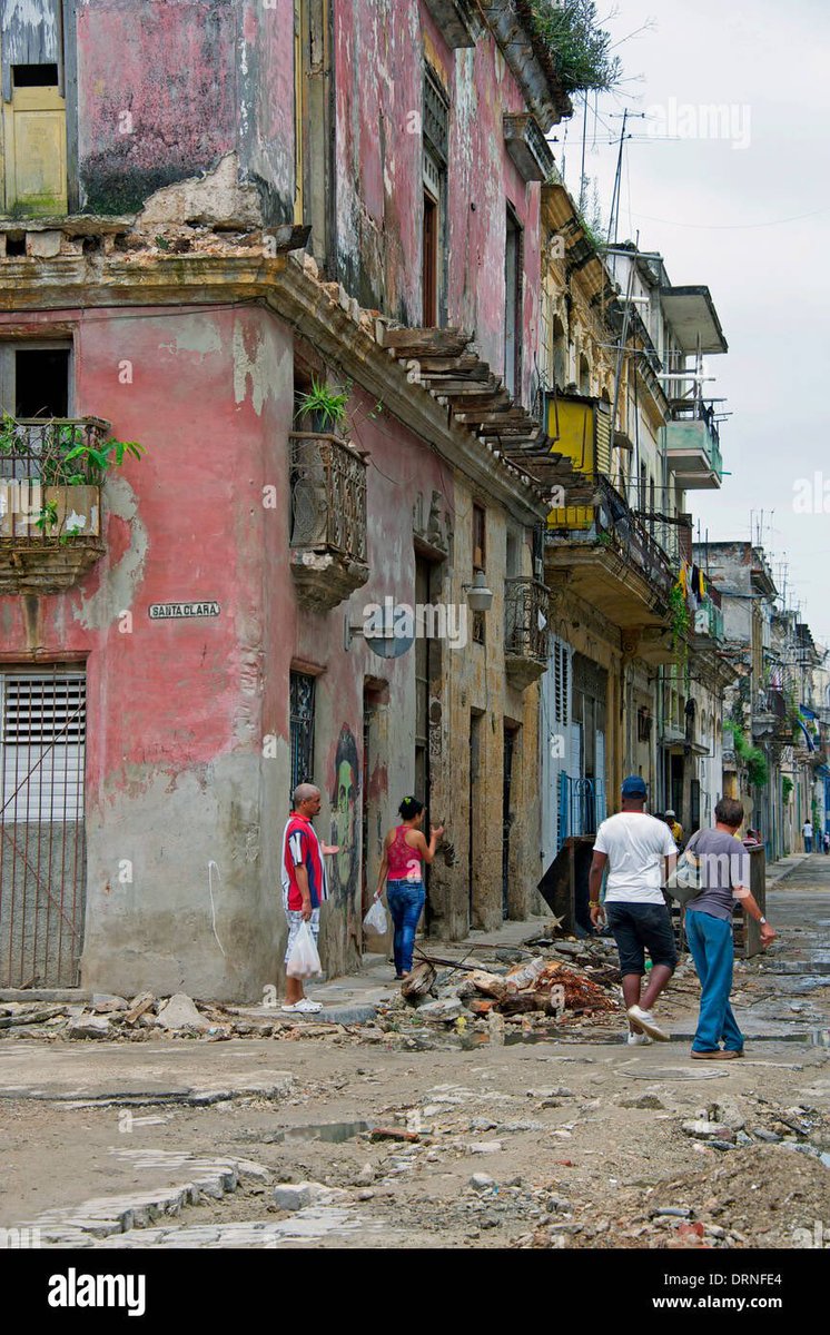 1) Hiroshima 78 años después de una bomba atómica.
2) La Habana 64 años después del socialismo.

Es más dañino el socialismo que una bomba atómica.