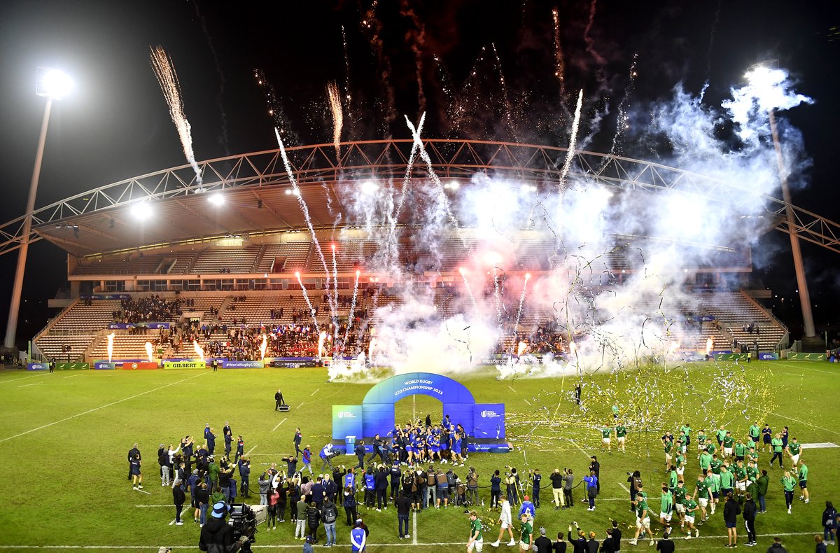 FranceRugby's tweet photo. 🏆 2018 ✅
🏆 2019 ✅
🏆 𝟮𝟬𝟮𝟯✅

𝐋𝐚 𝐯𝐢𝐜𝐭𝐨𝐢𝐫𝐞 𝐝'𝐮𝐧 𝐠𝐫𝐨𝐮𝐩𝐞 𝐞𝐭 𝐝'𝐮𝐧𝐞 𝐠𝐞́𝐧𝐞́𝐫𝐚𝐭𝐢𝐨𝐧 ! 😍🔥

#NeFaisonsXV #WorldRugbyU20s #FranceU20 https://t.co/qU6v0tE6Nu