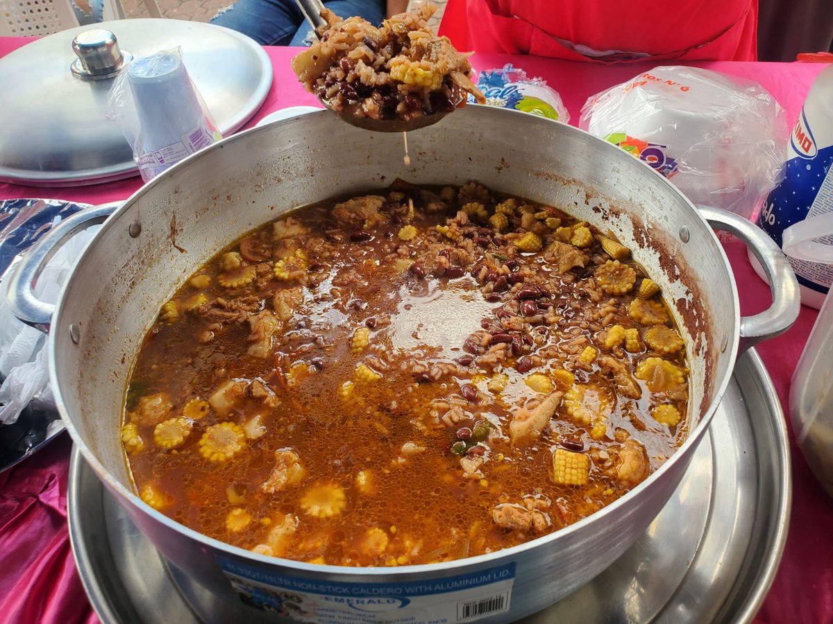 Sopas, comida, postres y bebidas calientes elaborados con productos de la temporada, fueron las categorías que seleccionaron a los 3 ganadores municipales en el Festival  Sabores de Invierno que la Alcaldía de Matagalpa desarrolló en el Paseo Juan Pablo II.

#LaAlcaldíaInforma
