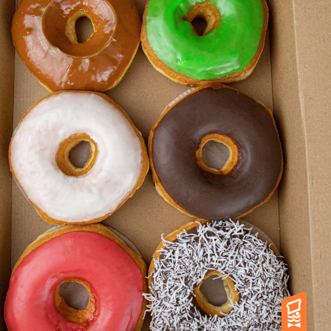 MisterDonutESA's tweet photo. Sorprende a tus personas favoritas con este dulce detalle, quedarán encantadas 😋
Llévate la caja de donas tradicionales $9.20 y rellenas $11.60 🍩
¡Te esperamos!
#MisterDont #Donas #MundoDulce https://t.co/p8oBuSjo6U