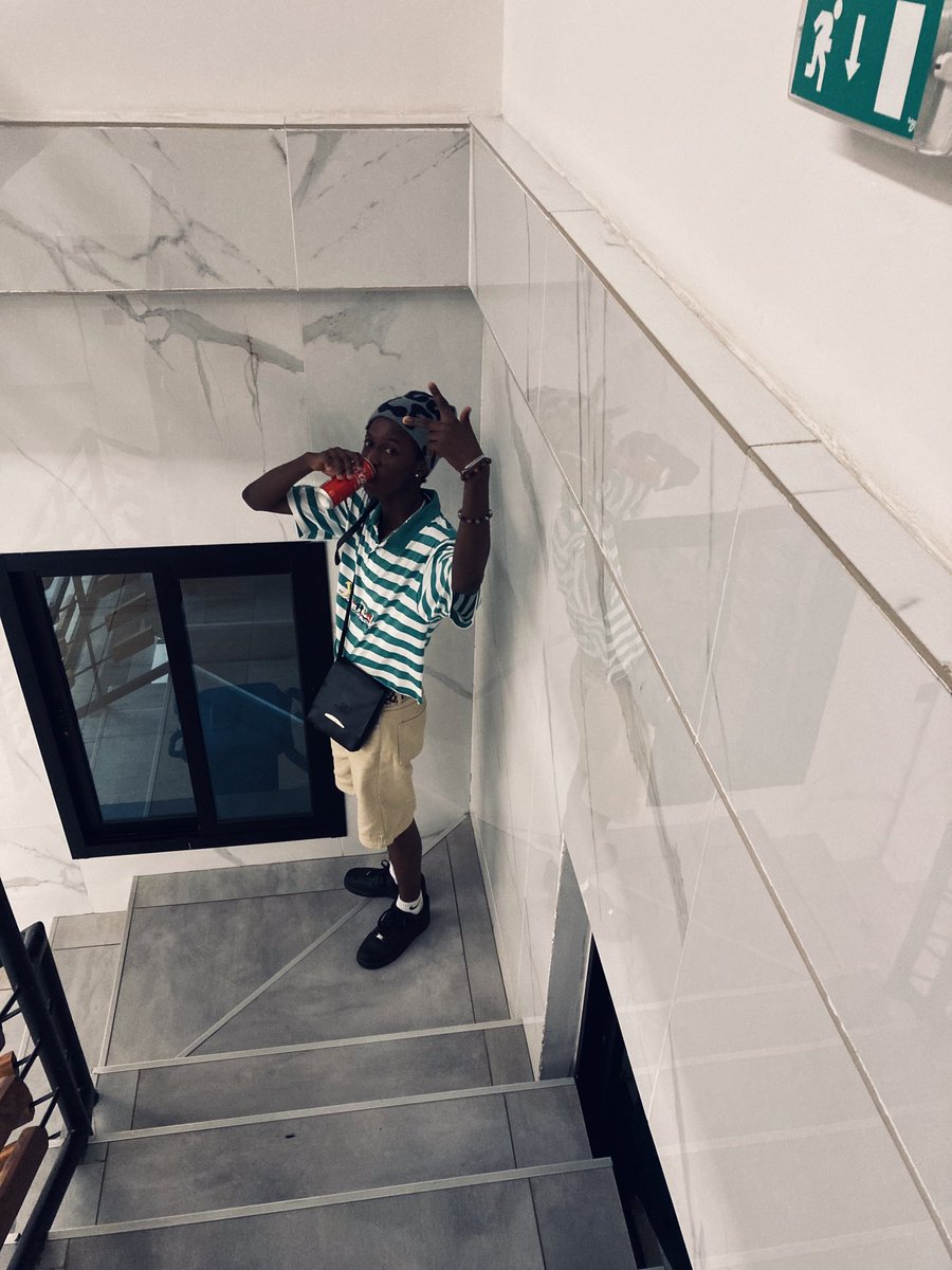 _kikis001's tweet photo. Straightenin 🌍👑 https://t.co/NUjXVadbBq