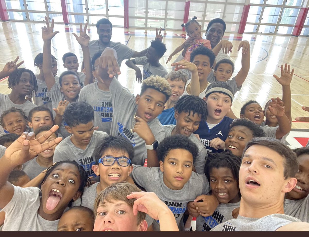 HUMensBB's tweet image. Nothing like a championship Friday during #CampWeek

We’ve got one more skills camp next week. 

Still spots available, register ⬇️ 

ussportscamps.com/basketball/nik…