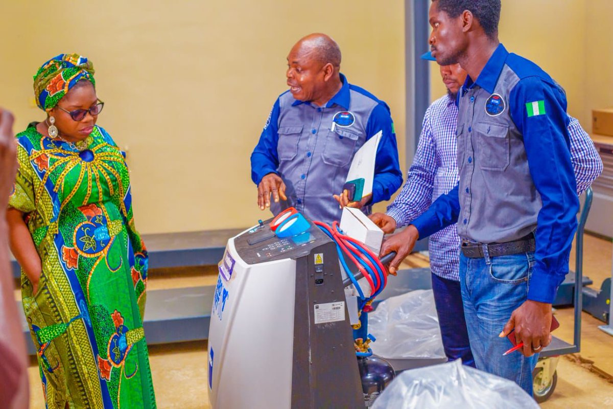 1. The 4-day training for selected Ekiti Artisans (auto technicians) at the National Automotive Design and Development Council (NADDC), Automotive Training Centre in Ekiti State ended today with presentation of certificates and tools to beneficiaries.
1/4