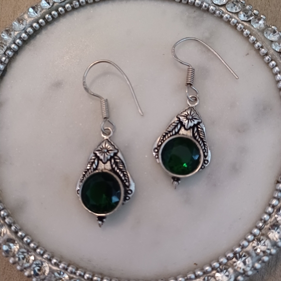 So good I had to share! Check out all the items I'm loving on <a href="/Poshmarkapp/">Poshmark</a> from <a href="/jensposhpit/">Jen Alvis</a> #poshmark #fashion #style #shopmycloset #saywhat #tervis #none: posh.mk/uxh2QbparBb