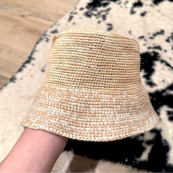 So good I had to share! Check out all the items I'm loving on <a href="/Poshmarkapp/">Poshmark</a> from <a href="/Michell99565481/">Michelle Powell</a> #poshmark #fashion #style #shopmycloset #luellabartley #levis #sensistudio: posh.mk/WXIheCharBb