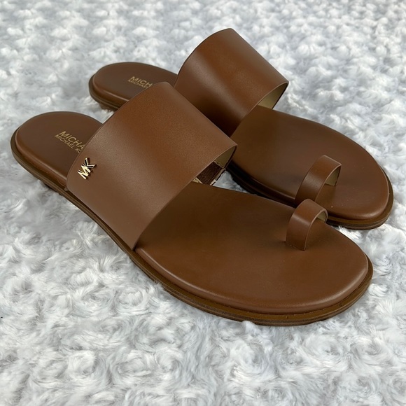 So good I had to share! Check out all the items I'm loving on <a href="/Poshmarkapp/">Poshmark</a> #poshmark #fashion #style #shopmycloset #almostfamous #newyorkcompany #michaelkors: posh.mk/YWk8t7harBb