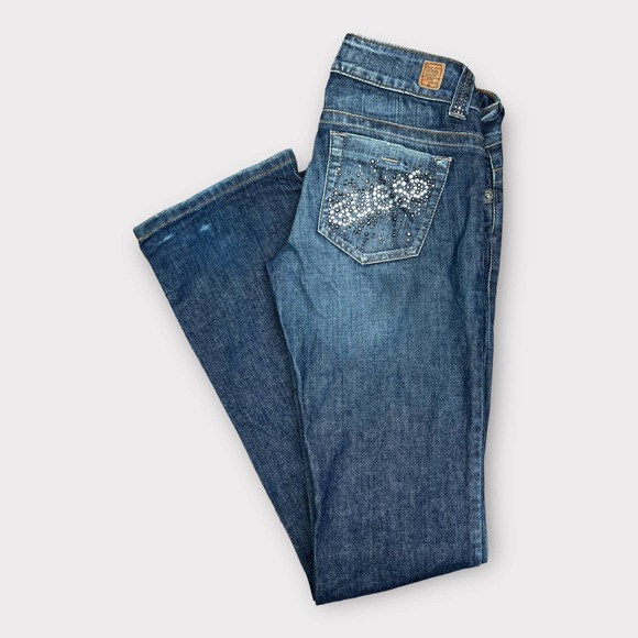 So good I had to share! Check out all the items I'm loving on <a href="/Poshmarkapp/">Poshmark</a> from <a href="/SarahBeth_B/">Sarah Beth</a> #poshmark #fashion #style #shopmycloset #sharegroup #guess: posh.mk/nmpm6ymarBb