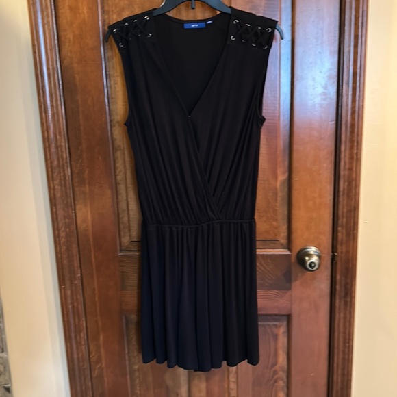 SHansgaard's tweet photo. So good I had to share! Check out all the items I'm loving on @Poshmarkapp #poshmark #fashion #style #shopmycloset #bp #apt9: https://t.co/oNvOVAnvsd https://t.co/OKdnjP8tz3