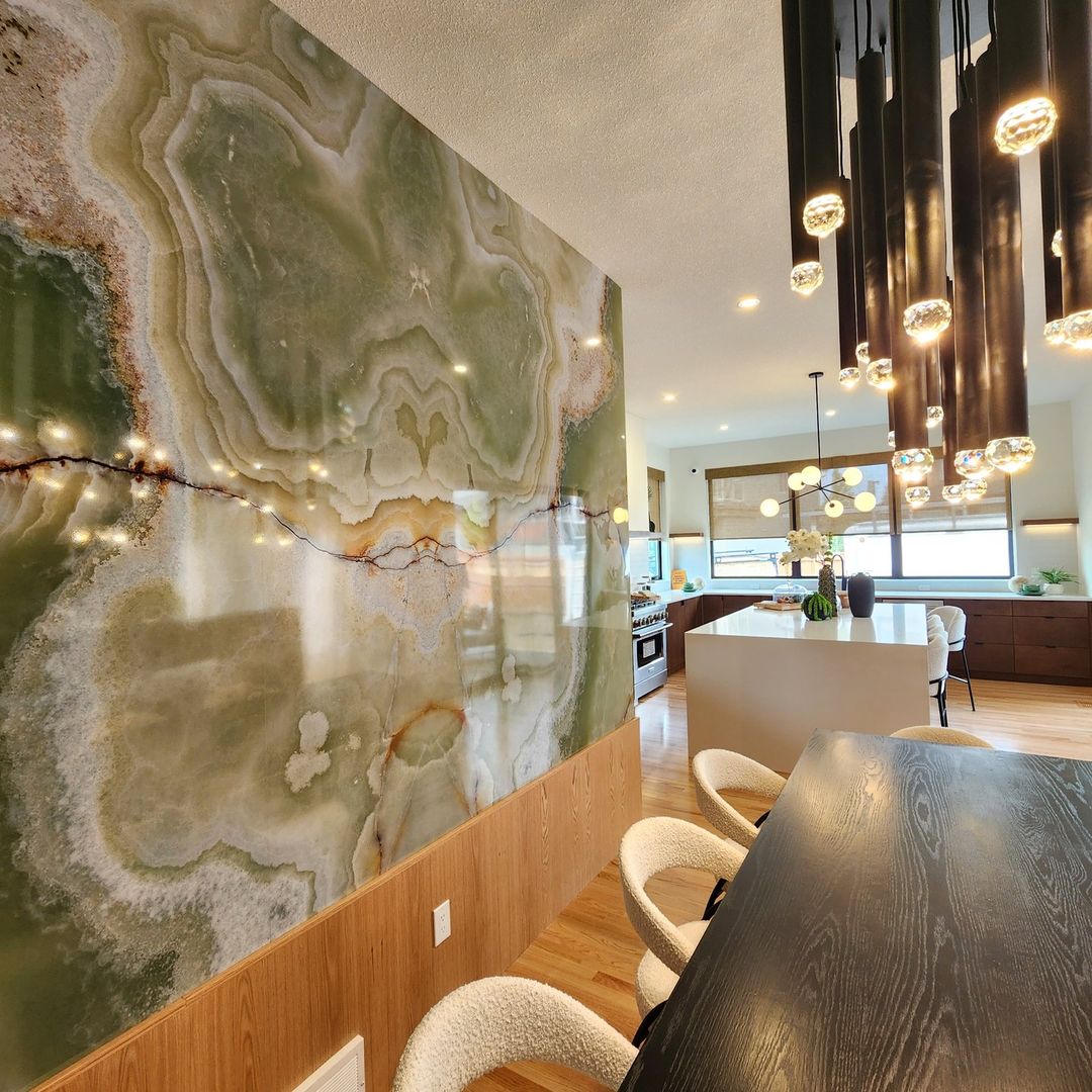 In the 2023 <a href="/CovenantLottery/">Covenant Foundation Lottery</a> DreamHome's kitchen and dining room area, there is the chalkboard wall that we shared with you. 😊 But on the other side of that same wall is this stunning Onyx wall made by one of this year's sponsors, <a href="/CowanGraphics/">Cowan Graphics Inc.</a>. ✨
#covenantfoundationlottery