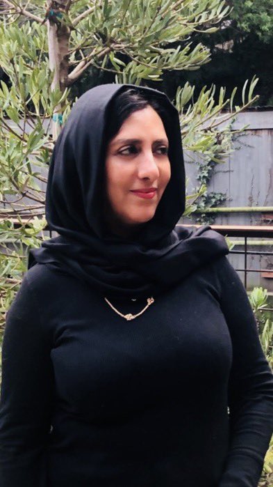 (بطاقة تعريفيّة )

وجهي ( لصنعاءَ )  لكنْ خافقي ( عدنُ )
وكلُّ ما فيّ - لو جمّعتَهُ - ( اليمنُ )

أحبٌّ كلَّ أشقّائي وأحملُهم
في مقلتيّ فلا حربٌ ولا فتنٌ

ففي ( الإمارات ) أهلي عزوتي سندي
وفي الخليج دمي والروح والبدنُ

أنا ( السعوديّةُ ) الأولى يشرّفني 
صدقُ الولاءُ وهذا العهدُ