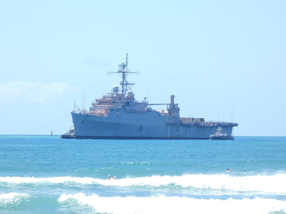 ES12071207's tweet photo. Former USS Cleveland (LPD 7) Austin-class amphibious transport dock returning to Pearl Harbor under tow following a four day absence - July 14, 2023 #usscleveland #lpd7 https://t.co/He5UdJqsr7