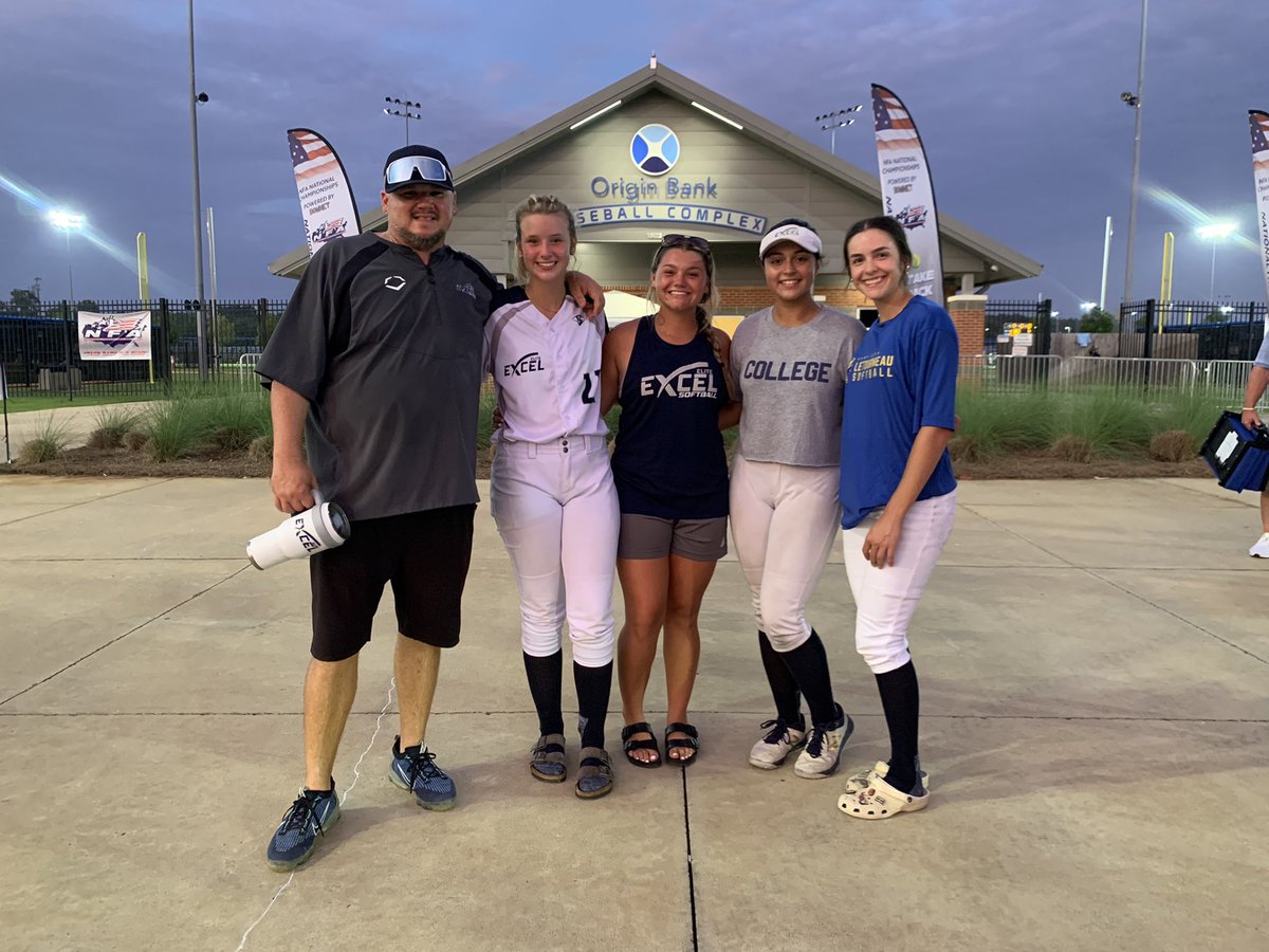 cori_beth's tweet photo. Thank you @EXCELFASTPITCH for a memorable last season! https://t.co/leZFjTa2rY