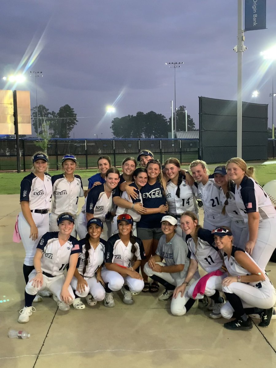 cori_beth's tweet photo. Thank you @EXCELFASTPITCH for a memorable last season! https://t.co/leZFjTa2rY