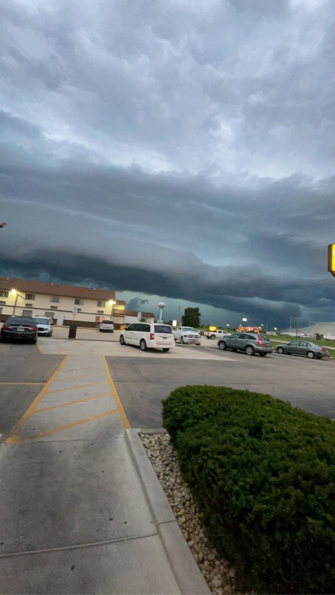chewbacca_____'s tweet photo. @ChicagoMWeather mendota il https://t.co/FJtJt5n5if