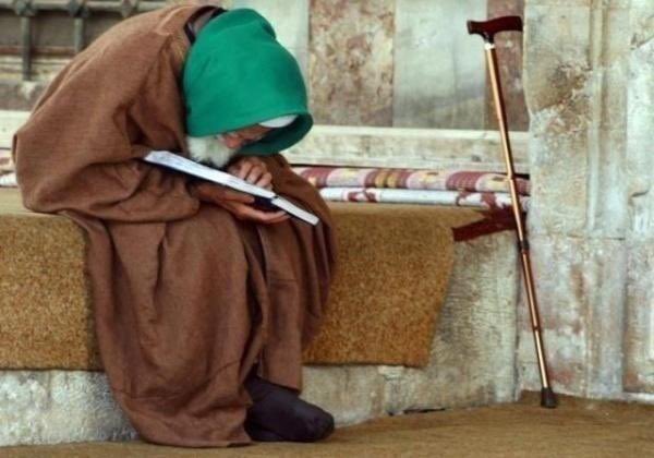 alrotayyan's tweet image. الكتاب العظيم تقرأه مرة، مرتين..
وفي الثالثة ربما يصيبك الملل.
الكتاب الأعظم #القرآن_الكريم تقرأه ألف مرة ولا تشعر بالملل..
في كل قراءة جديدة يدهشك ويمتعك ويكشف لك أسراره.

يفتح لك النوافذ المطلة عليك!
تراك، وترى الكون.

يعطيك المجهر 
لترى الأصغر
ويمنحك التليسكوب 
لترى الأبعد…